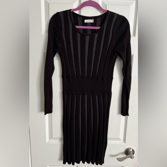 Calvin Klein black/grey flared dress. - Picture 2 of 2